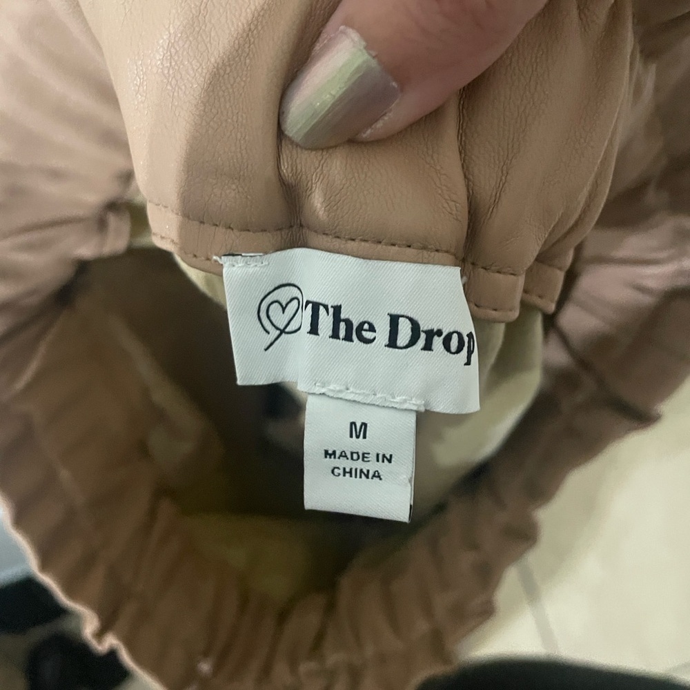 The Drop Women's Rose Loose-Fit Paperbag Pull-On Short Size M - Picture 9 of 11